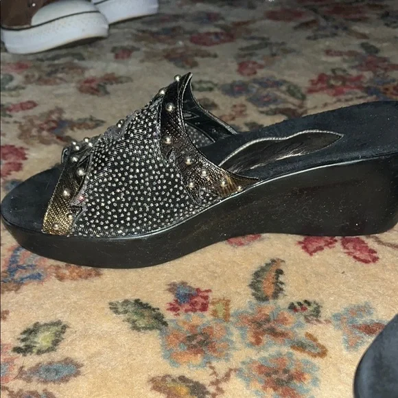 Elegant Black and Silver Open-Toe Sandals - Picture 11 of 12